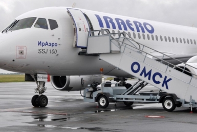 Самолет Superjet, собранный в Комсомольске-на-Амуре, совершил аварийную посадку в Омске fotki.yandex.ru